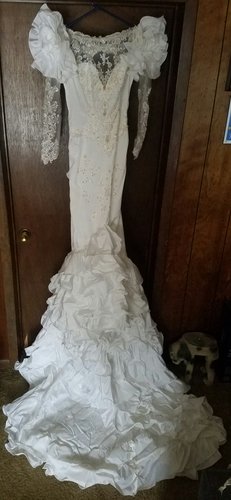 Ashley Belle Porcelain Doll / Wedding dress combo 