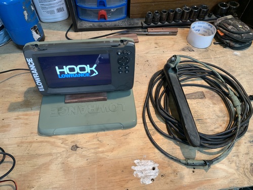 Lowrance 7xTS fish finder