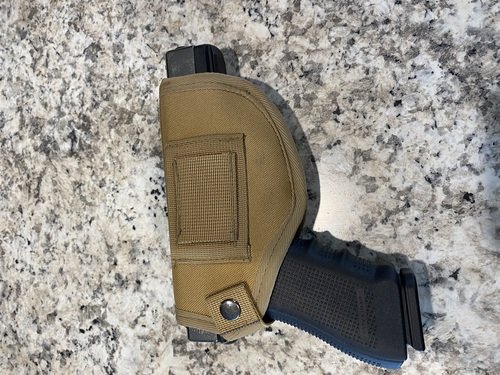 Glock 17 9mm 2 mags and holster