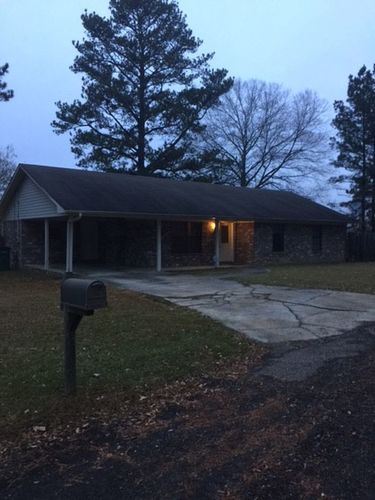 2 Bedrooms and 2 Bathrooms House For Rent