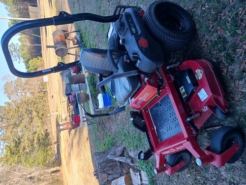 Commercial zero turn mower 