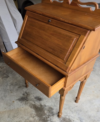 Desk.   Small 