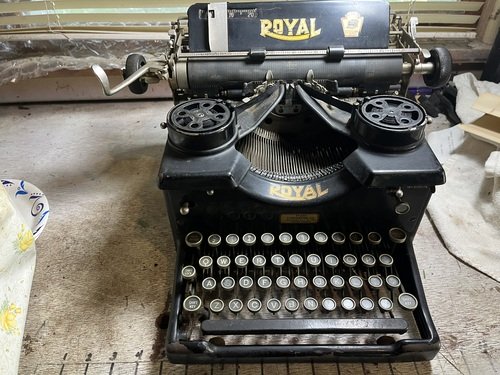 Royal Typewriter 