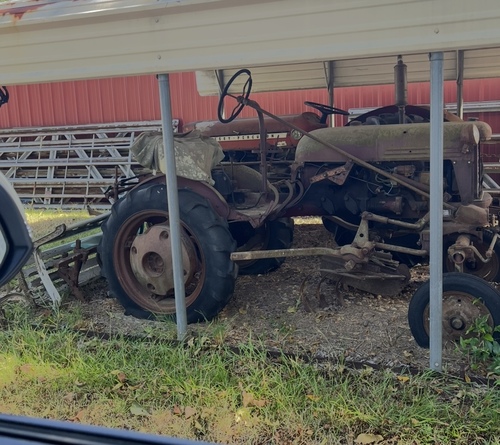 1948 Farmall Cub needs restoring