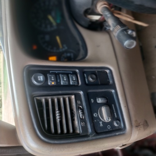 1999 Chevy 2500 6.0L no Trades Clean title  Would make a good hunting Truck.