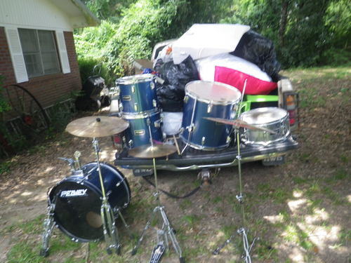 Peavy international  drum set  and cymbal's 