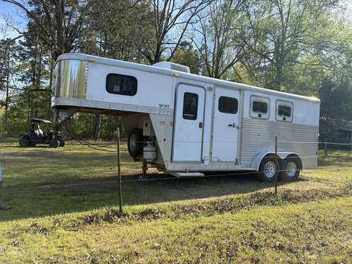  2006 Exiss Horse Trailer w/LQ Sport Edition Weekender Package  All Aluminum  3 horse slant  