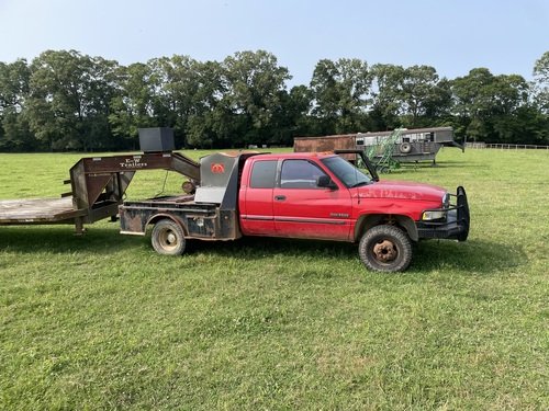 99 Dodge 4x4 with Cake Feeder
