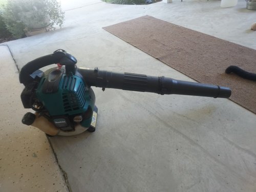 Makita 4 stroke leaf blower