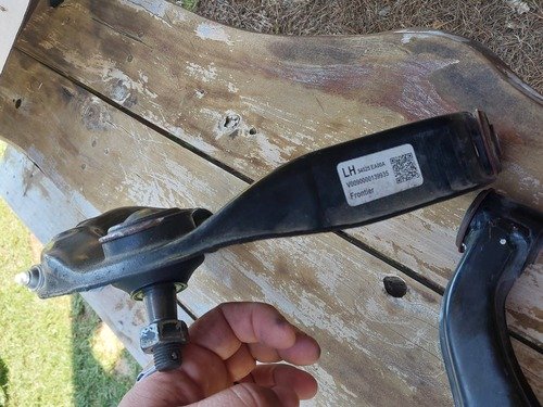 2022 Nissan Frontier upper control arms