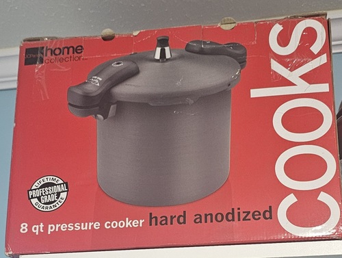 Cooks pressure cooker 