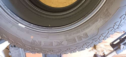 2 -Nexen Roadian At Pro RA8 275/60/R20