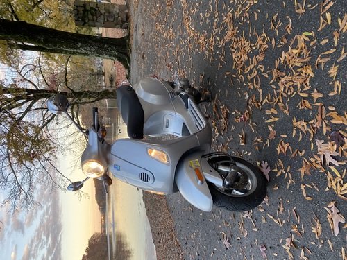 2009 Vespa LX150 scooter 
