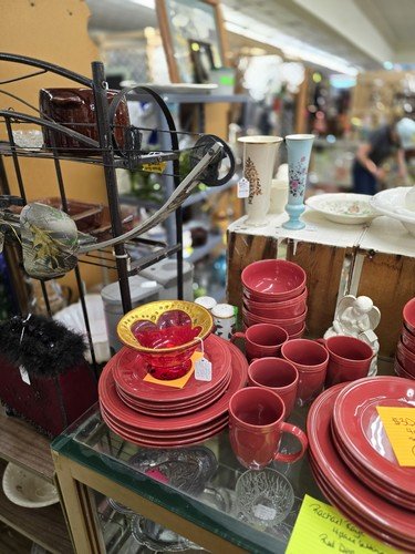 Rachael Raye 4 place setting /16 piece stoneware dish set. Red cucina 