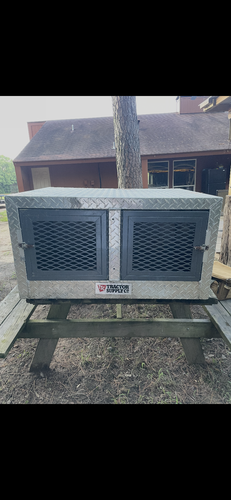 Diamond Plate Dog Box