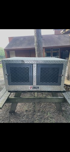 Diamond Plate Dog Box