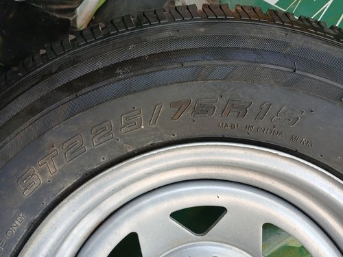 225/75/r15 trailer tire and rim