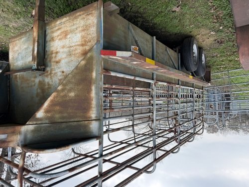 Livestock stock trailer