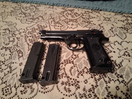 BARETTA/PIETRO 92s  9mm with 3 15 RD MAGS