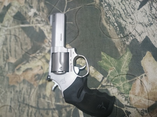 Taurus Model 44 stainless Double action 44 Magnum Ported barrel revolver  4 Inch barrel with box 