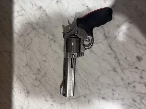 Tauras Raging bull 44 magnum