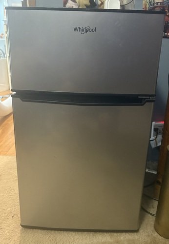 Mini fridge 