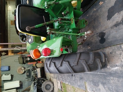 John Deere 850 tractor