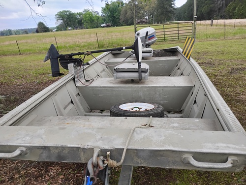 14' flat bottom boat 4 ft wide with 25 Evinrude electric start