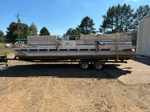1993 Gruman Pontoon Boat