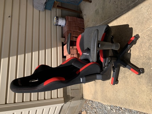 DXRACER gaming chair