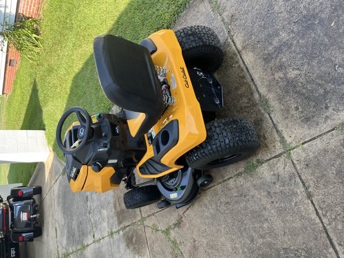 Lawn tractor