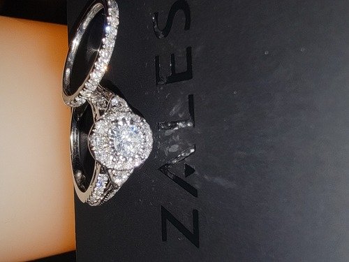 For Sale: Diamond engagement ring and wedding band