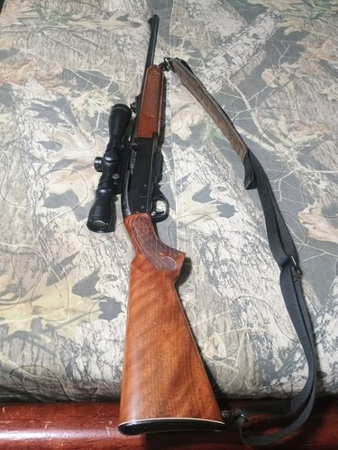 Remington automatic 742 Woodmaster 742 30-06 shoots and functions good has a Leupold Vx-1 3x9x40 