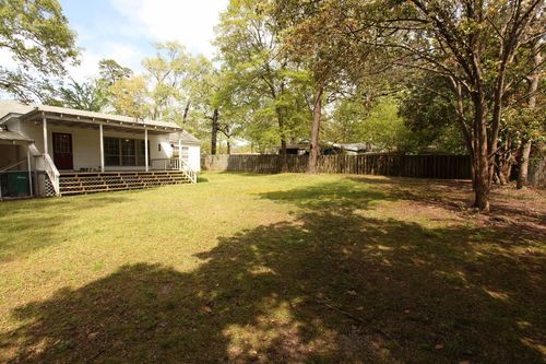 3 Bedrooms & 2 Bathrooms House For Rent 
