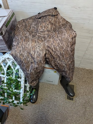 Decoys and waders