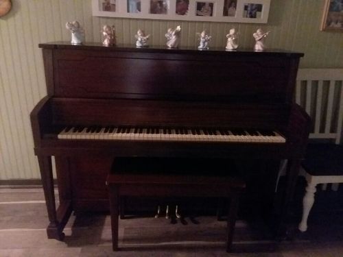 Console piano with bench 