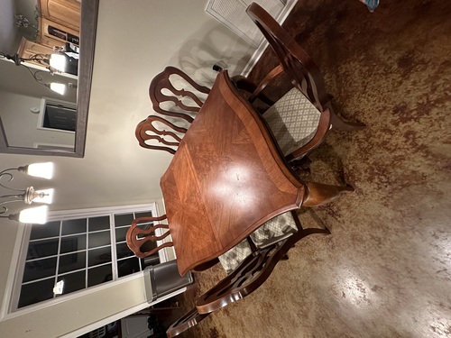 Kitchen table and 6 chairs 