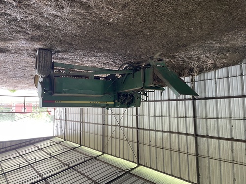 John Deere 336 square hay Baylor with floatation tires