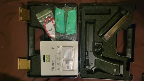 2 pistols!