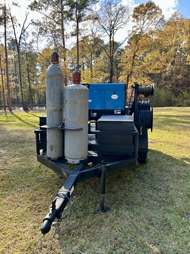 Welding machine and trailer 