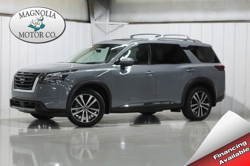 2025 Nissan Pathfinder Platinum 17,545 MILES